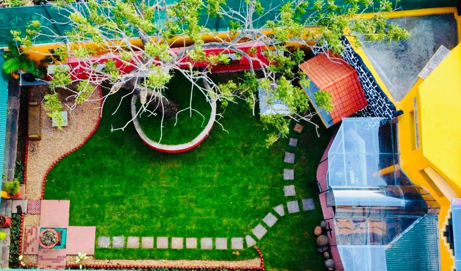 Отель La Courtyard Пондичерри Экстерьер фото